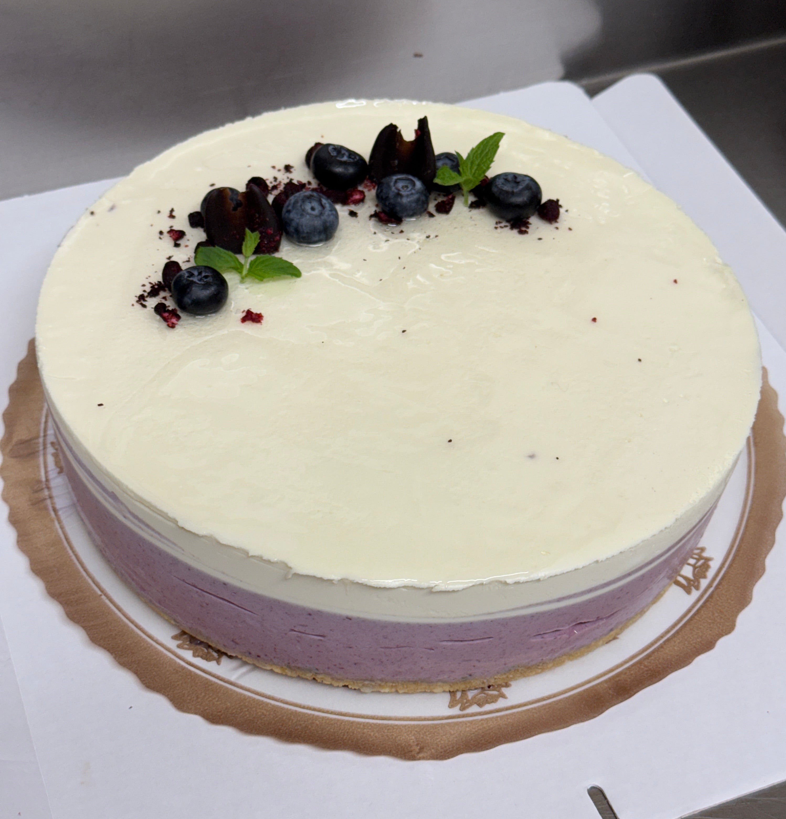 Mustikka-valkosuklaakakku